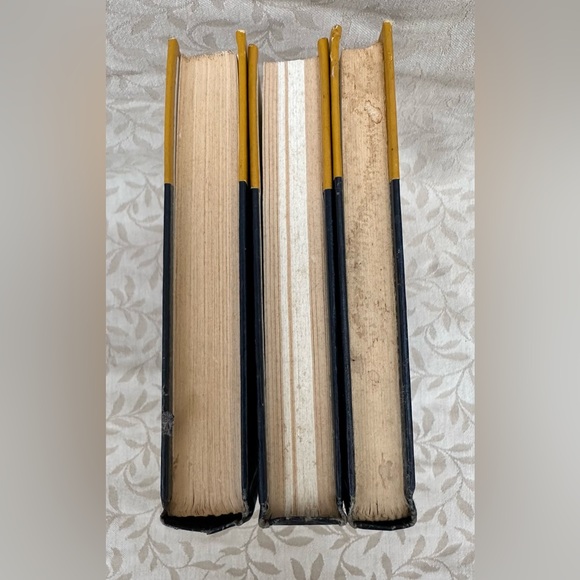 Three Children’s Classics Book set - Picture 4 of 11